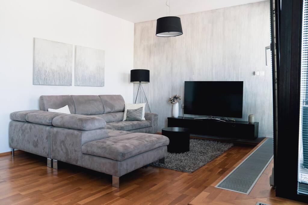 Prague Marina River View Apartment Close To City Centre Free Parking Exterior foto
