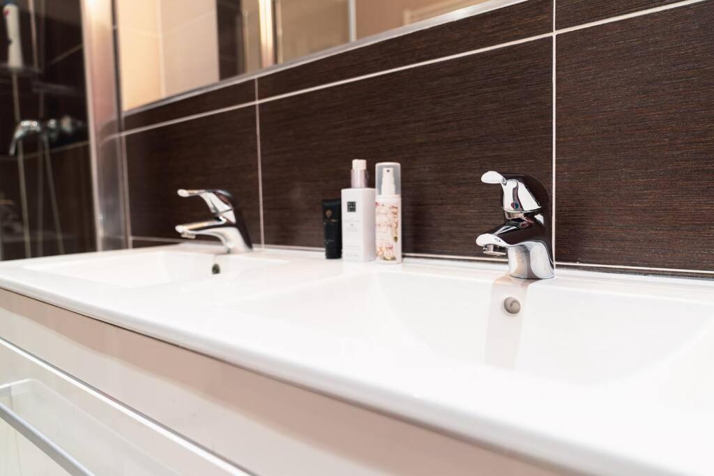 Prague Marina River View Apartment Close To City Centre Free Parking Exterior foto